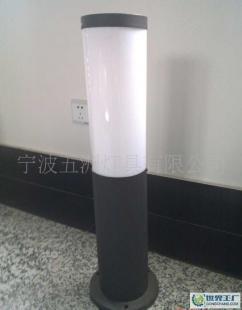 尽享持久韵光 — 供应商1直销草坪灯，典雅生活的静谧陪伴